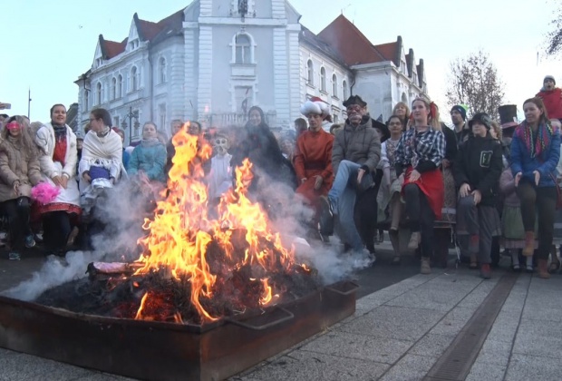 Lángoltak a Deda-bábuk, elűztük a telet