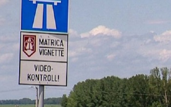 Változatlan e-matrica díjak személygépkocsikra