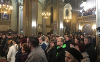 Karácsonyeste „leaggatták” a fogasról a ruhát, meg férjet is jósoltak