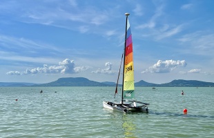 Nagyon hideg a Balaton vize, beletelik egy kis időbe, amíg felmelegszik