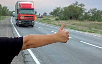 Stoppolt a körözött, rendőrök fuvarozták tovább