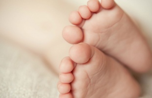 35 évre emelik a Babaváró hitel korhatárát: több ezer érdeklődő számára kedvező döntés született