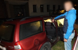 Elterelték a figyelmét, majd kifosztották a 82 éves bácsit