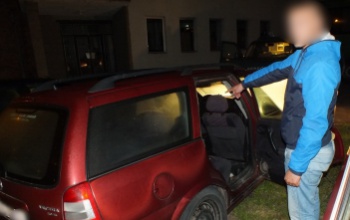 Elterelték a figyelmét, majd kifosztották a 82 éves bácsit