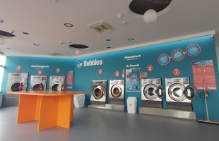 Időt és pénzt spórol Kaposvár egyetlen mosodája – 0-24-ben vár mindenkit a Bubbles Kaposvár