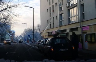 Két autó koccant a Honvéd utcában