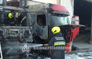 Kamionok égtek ki egy kaposvári telephelyen