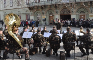 Bach szólt mindenkinek a belvárosban kaposváriaktól, a kaposváriaknak