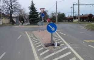 Beitalozva döntötték ki a közlekedési jelzőtáblát