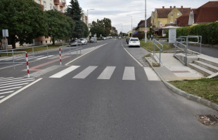Segítségnyújtás nélkül elhajtott a sofőr, keresik a rendőrök