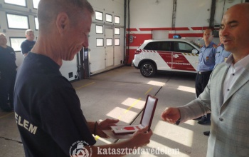 Kitüntették a három évtizede szolgáló tűzoltót