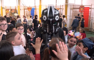 Darth Vader katonái is meglátogatták a kinizsis diákokat - videó