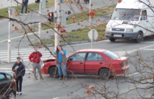 Autók csattantak a Mekinél