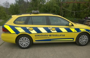 Új mentőtiszti kocsit adtak át Révfülöpön