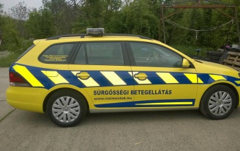 Új mentőtiszti kocsit adtak át Révfülöpön