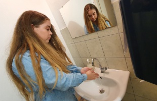 Megmutatjuk pár lépésben, hogyan kell szabályosan kezet mosni