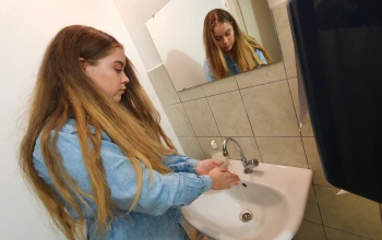 Megmutatjuk pár lépésben, hogyan kell szabályosan kezet mosni