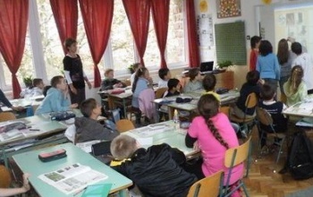 A János vitézről és gazdasági alapismeretekről is tanuljanak a gyerekek!
