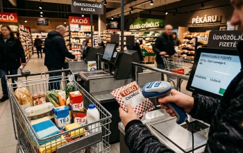 Kézi szkennerrel ügyeskedve akartak lopni a vádlottak