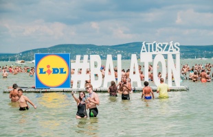Tizenegyezren teljesítették a Balaton-átúszást