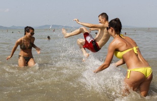 Hétfőn még kánikula, aztán kissé mérséklődik a meleg