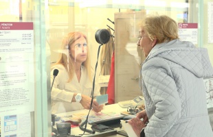 Megrohamozták a kaposváriak a kedvezményes buszbérletért a pénztárakat