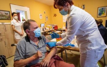 Csütörtökön megkezdődött az idősotthonokban és más bentlakásos intézményekben élők kampányoltása