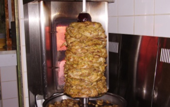 Igazolatlan eredetű gyros húst találtak Barcson