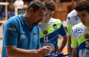 Rangadó a második helyezett otthonában