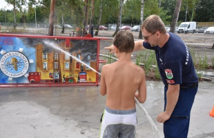 Hősök napja: bepillantást kaphattak a gyerekek a tűzoltók munkájába