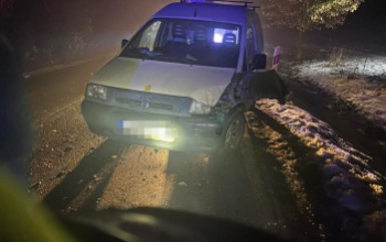 Árokba borult egy autó a 61-es főúton, három jármű ütközött Bárdudvarnoknál