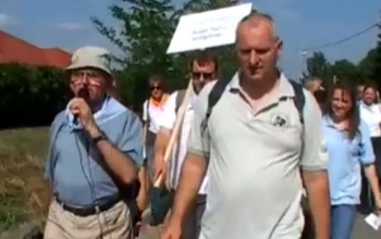 Rózsafüzérrel az egységért
