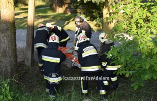 Leesett egy kiránduló a Sólyom-bérc egyik sziklájáról
