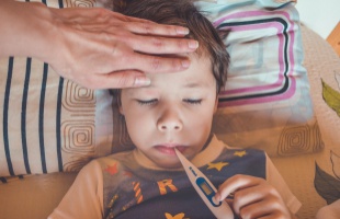 Múlt héten 13 ezren fordultak orvoshoz influenza-szerű tünetekkel