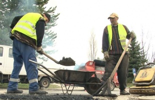 Folyamatos harc a kátyúkkal