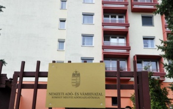 Szja-bevallás: hosszabb nyitvatartással segít a NAV
