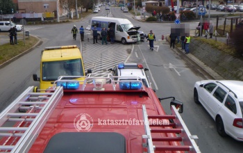 Személyautó és kisbusz ütközött Marcaliban