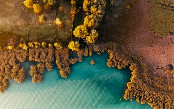 Újabb fantasztikus drónvideó az őszi Balatonról