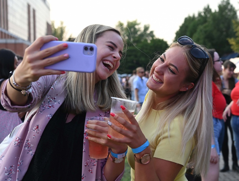 Résztvevők a Pont Ott Parti - felvételi eredményváró rendezvényen (Fotó: MTI/Bruzák Noémi)