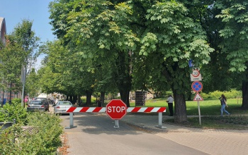 Változik a forgalmi rend és parkolókat zárnak le a Teleki utcában