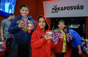 240 gyermek élvezhette a karácsonyi mozizás varázsát