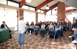 A csecsemőszínházról tartottak előadást a Kaposvári Campus hallgatóinak