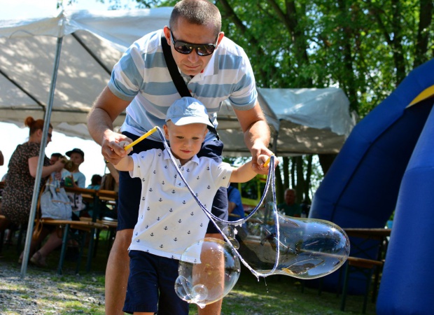 Piknikező családokkal telt meg a Deseda partja