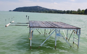 Megkezdődött a Balatonban maradt stégek bontása – komoly következmények várhatnak a tulajdonosokra