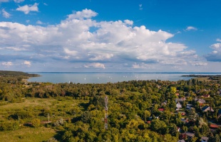 Megduplázódott a hívás- és SMS-forgalom a Balaton-átúszáskor