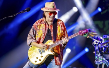 Magyarországon lép fel jövőre Carlos Santana