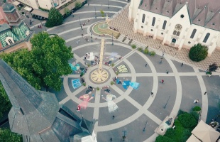 Így színesedett ki a Kossuth tér