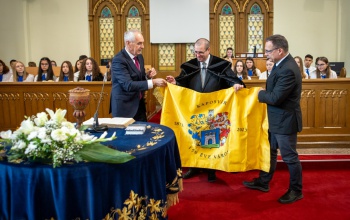 Emlékzászlót kapott a Kaposvári Református Egyházközség