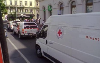 Segélyszállítmányt visz Szerbiába a Vöröskereszt, a Kötél is közreműködik