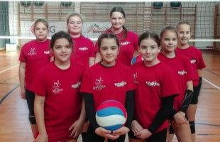 Nagy izgalommal vágtak neki a megmérettetésnek a fiatal röplabdások